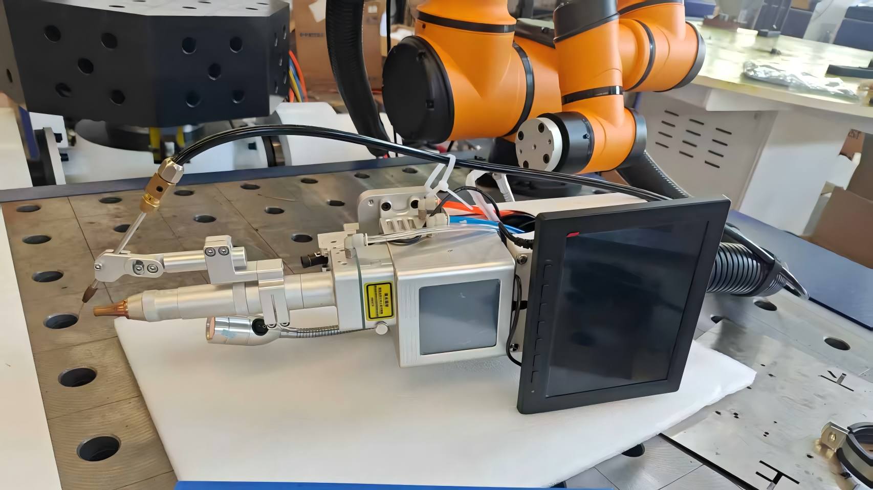 Как DATO настроила демонстрационную систему лазерной сварки Cobot для лаборатории малайзийского университета